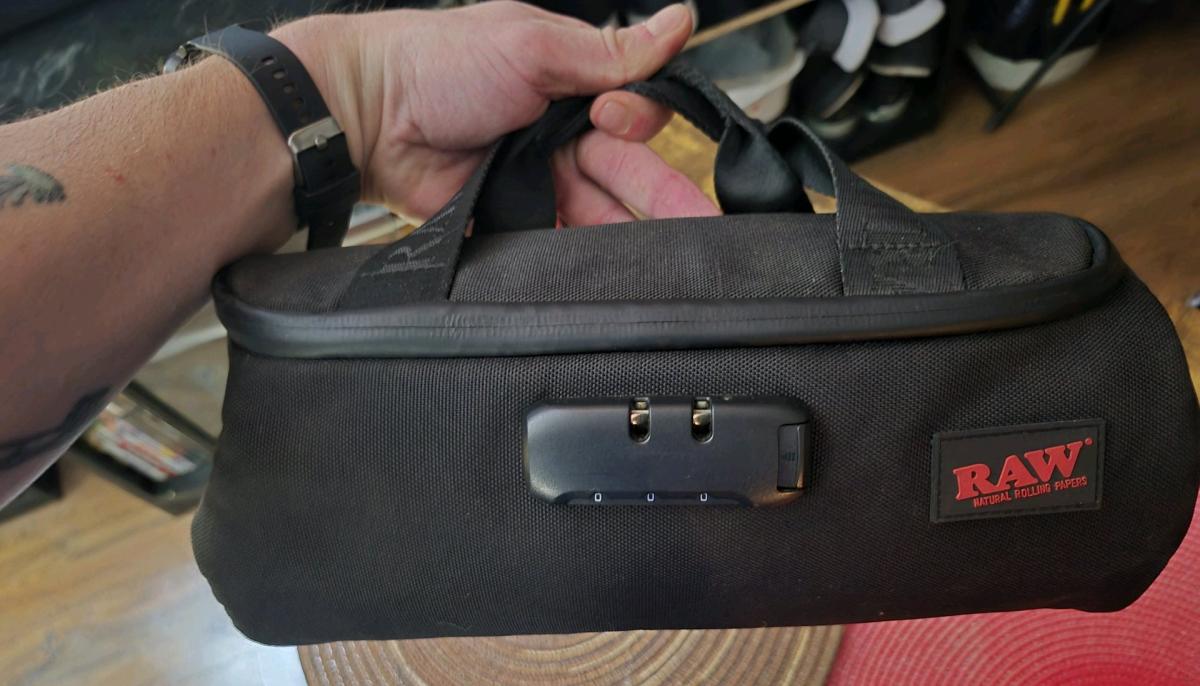 Raw smell proof locking bag