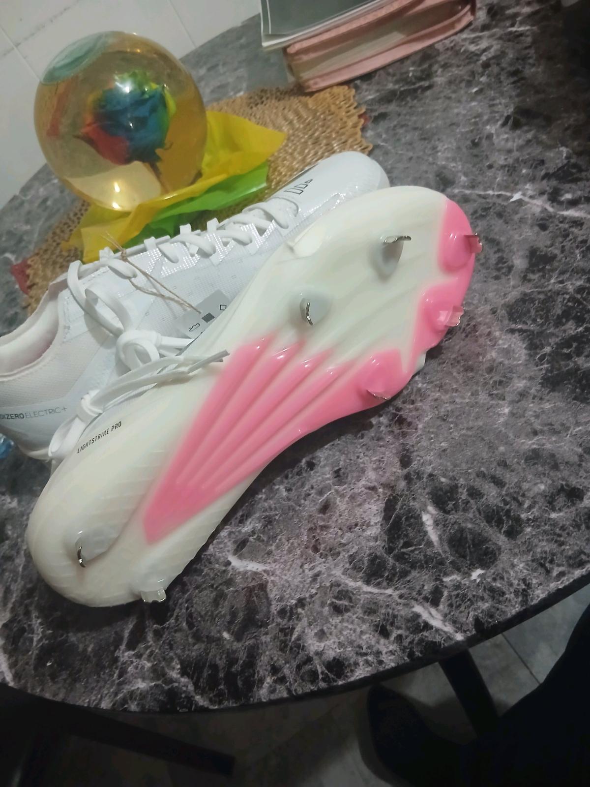 zapatos de bisbol y softball