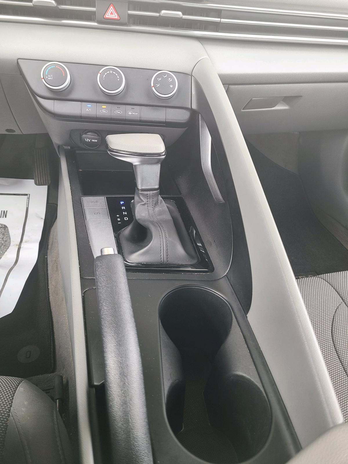 2023 Hyundai Elantra SE