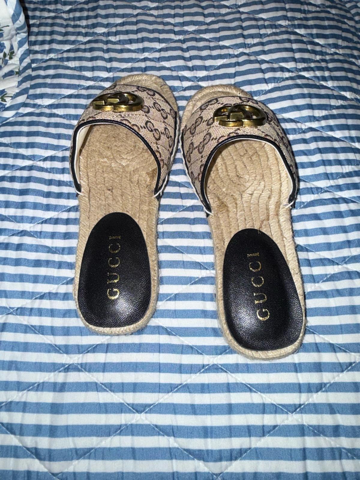 Brown sandals  sandalias