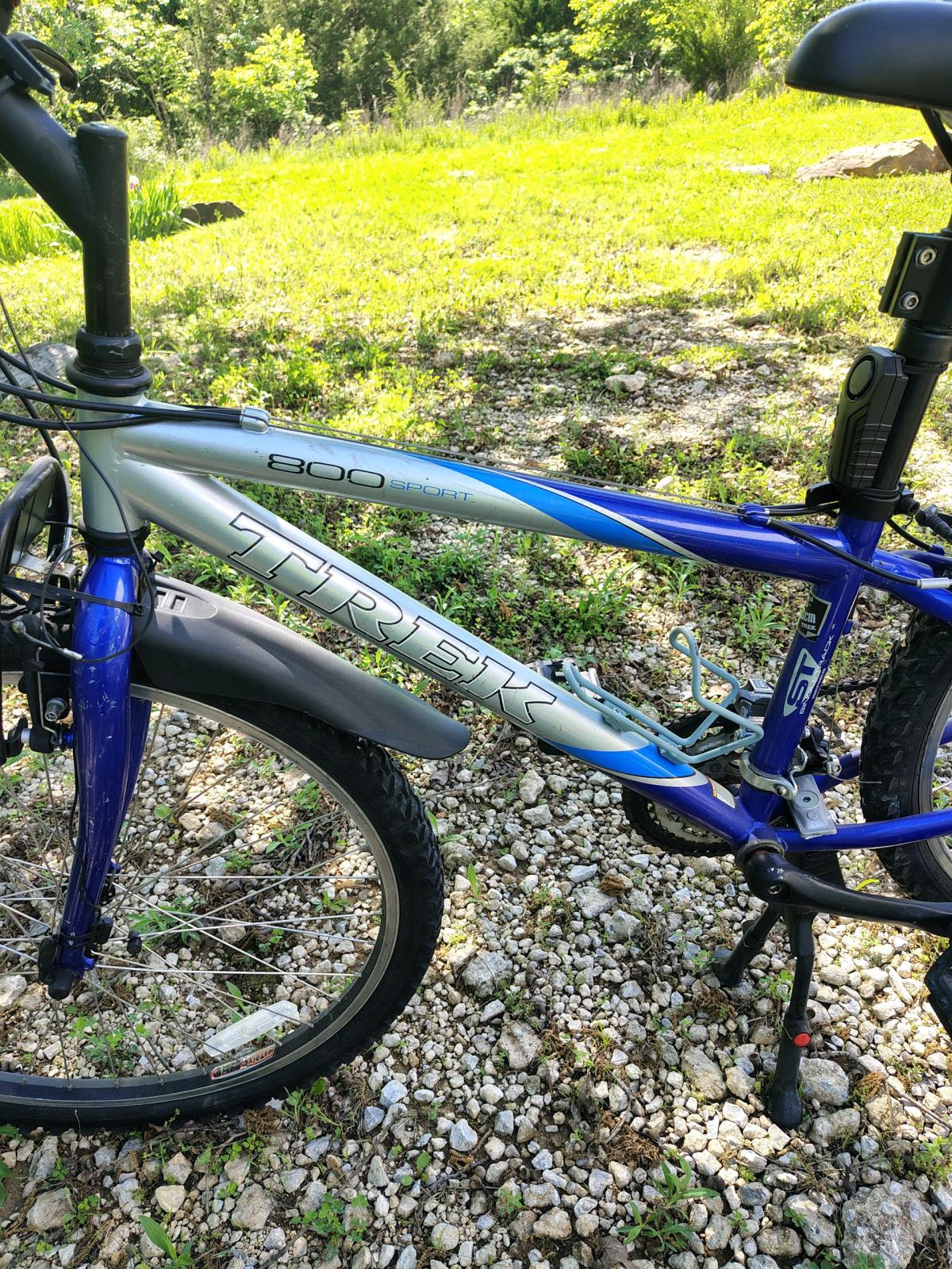 Trek 800 Sport Mountain Bike 26 inch and 21 speed