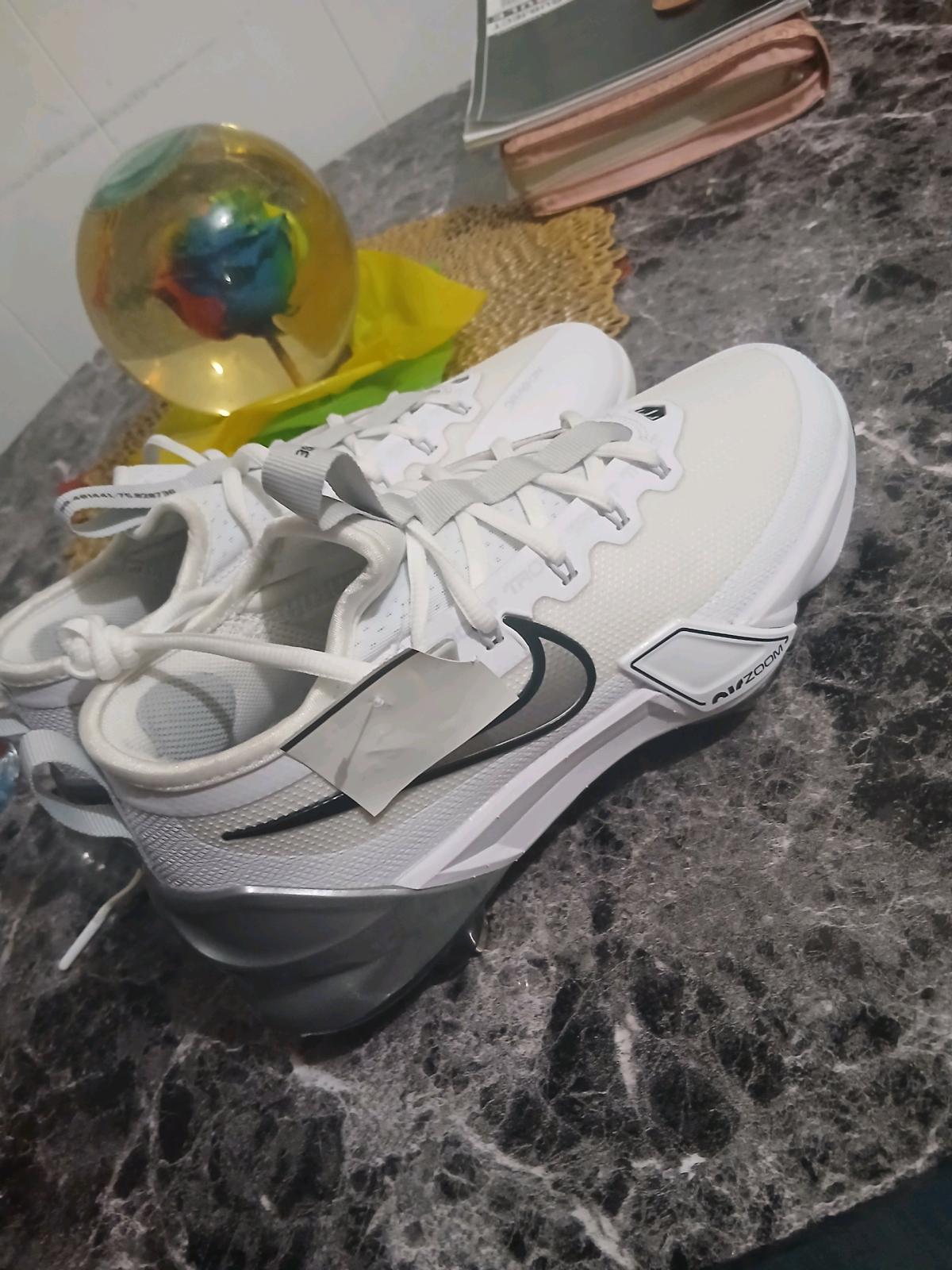 zapatos de bisbol y softball
