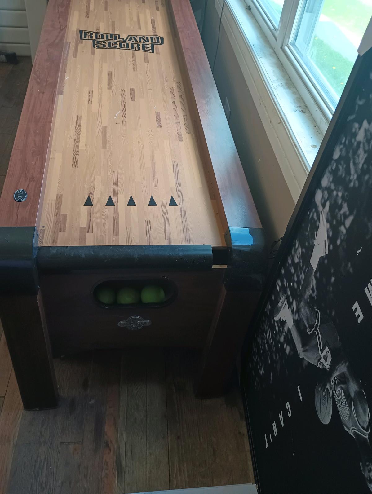 9ft Roll and score game with led lights and electric scorer