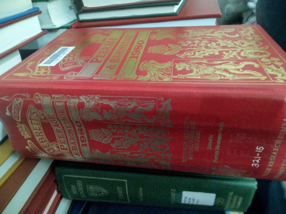 Debretts Peerage and Baronetage with Her Majestys Royal Warr