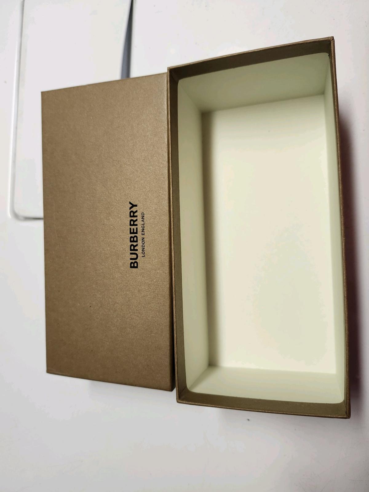 Burberry gift box