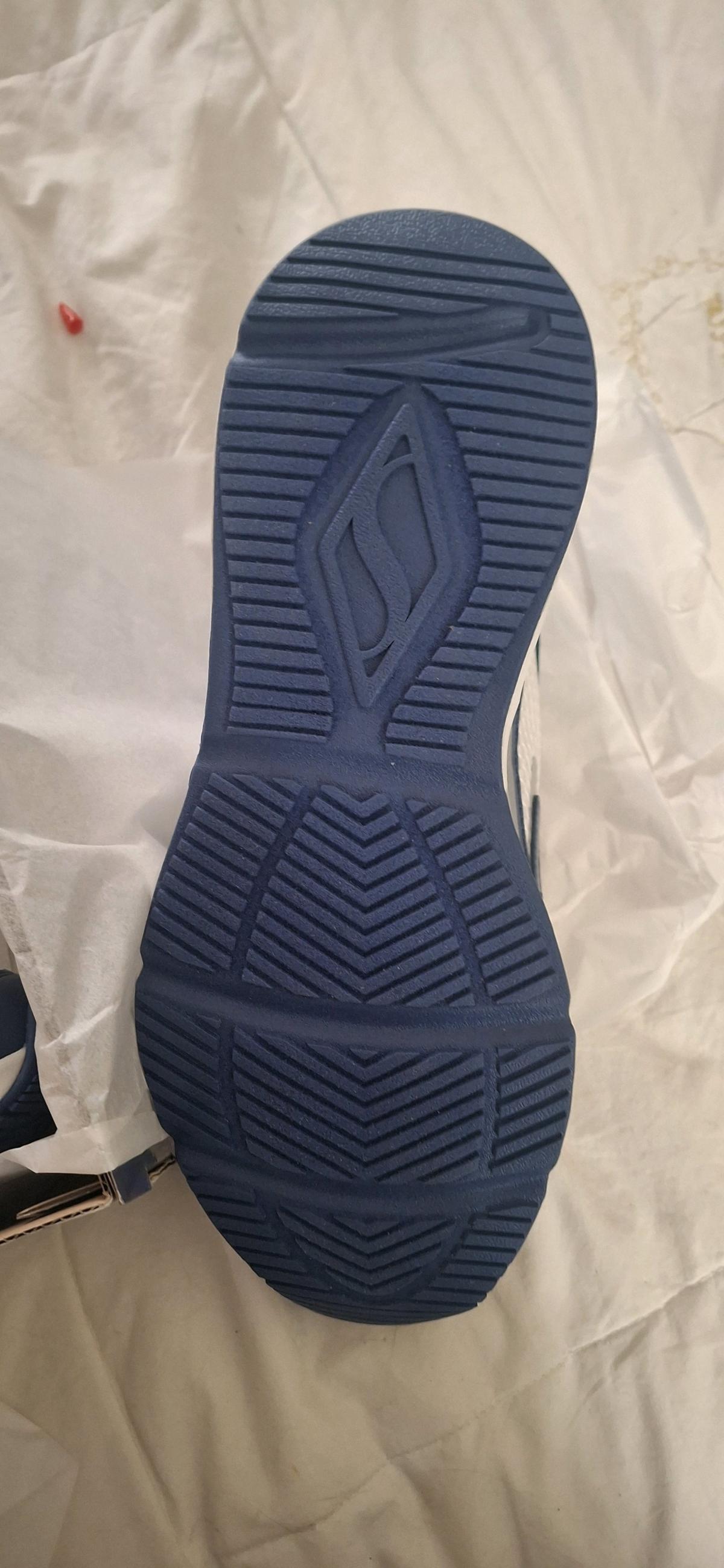 sketchers walking shoes