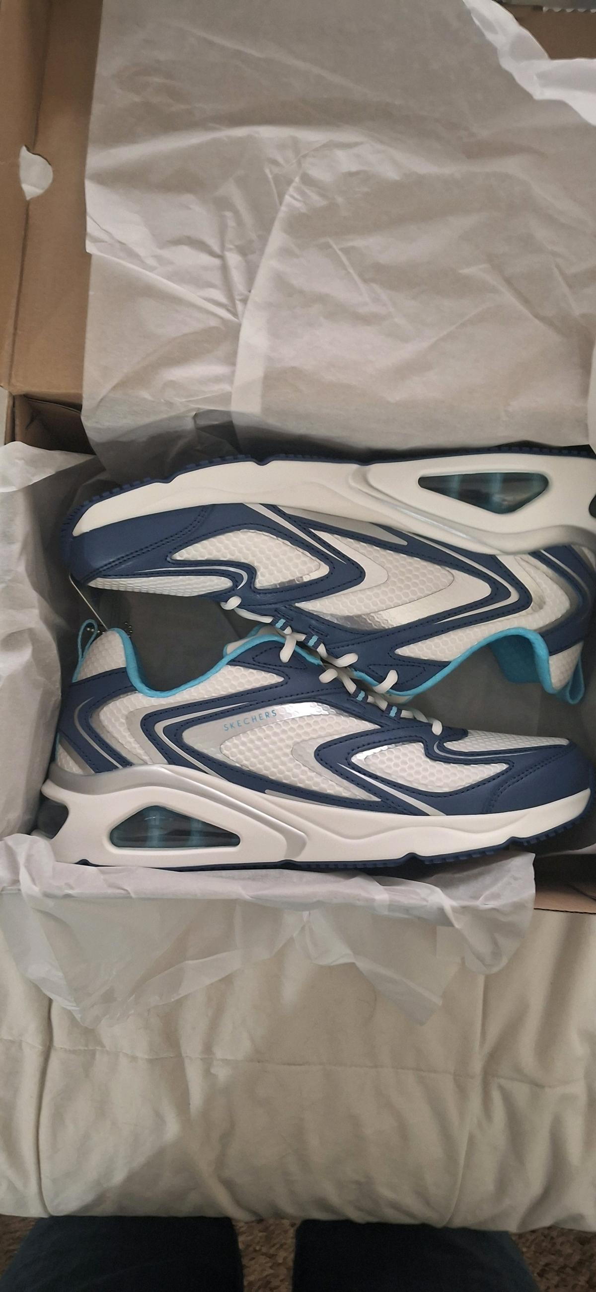 sketchers walking shoes