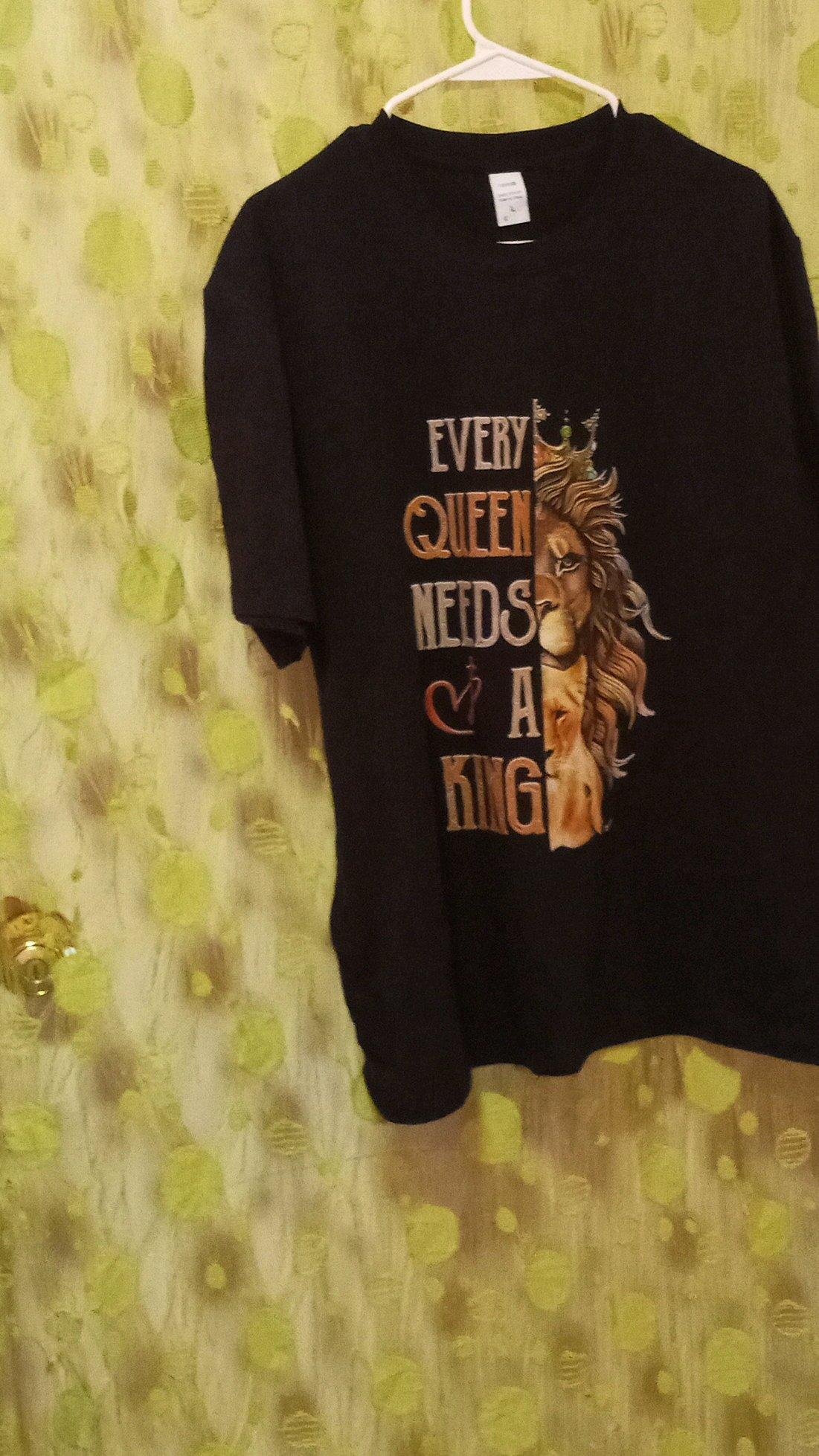 Every Queen Needs A King graphic T size L