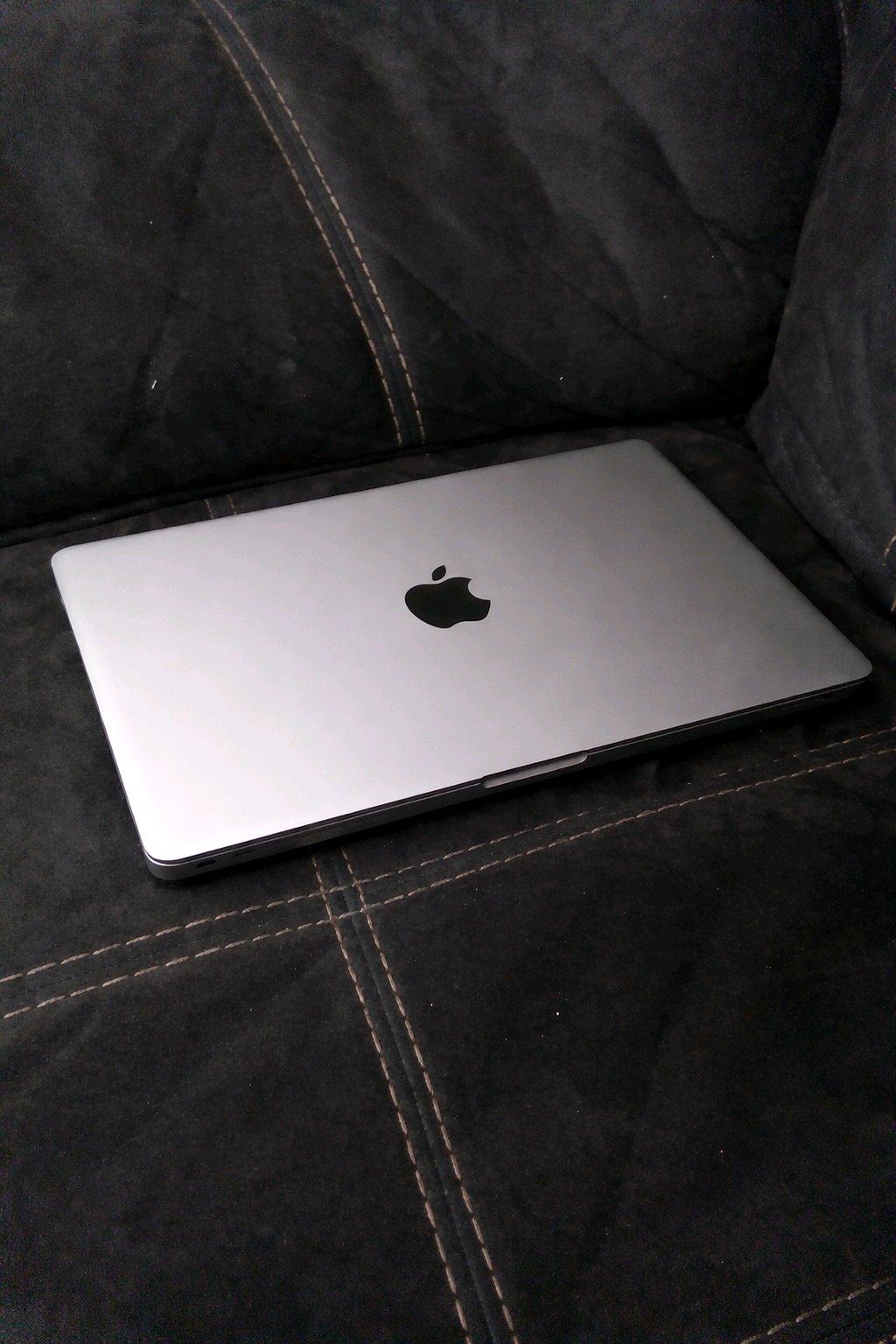 MacBook pro 2024