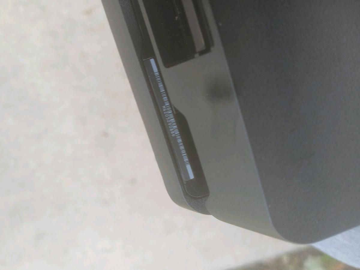 Playstation 4 comes with cord red controller and a full grip