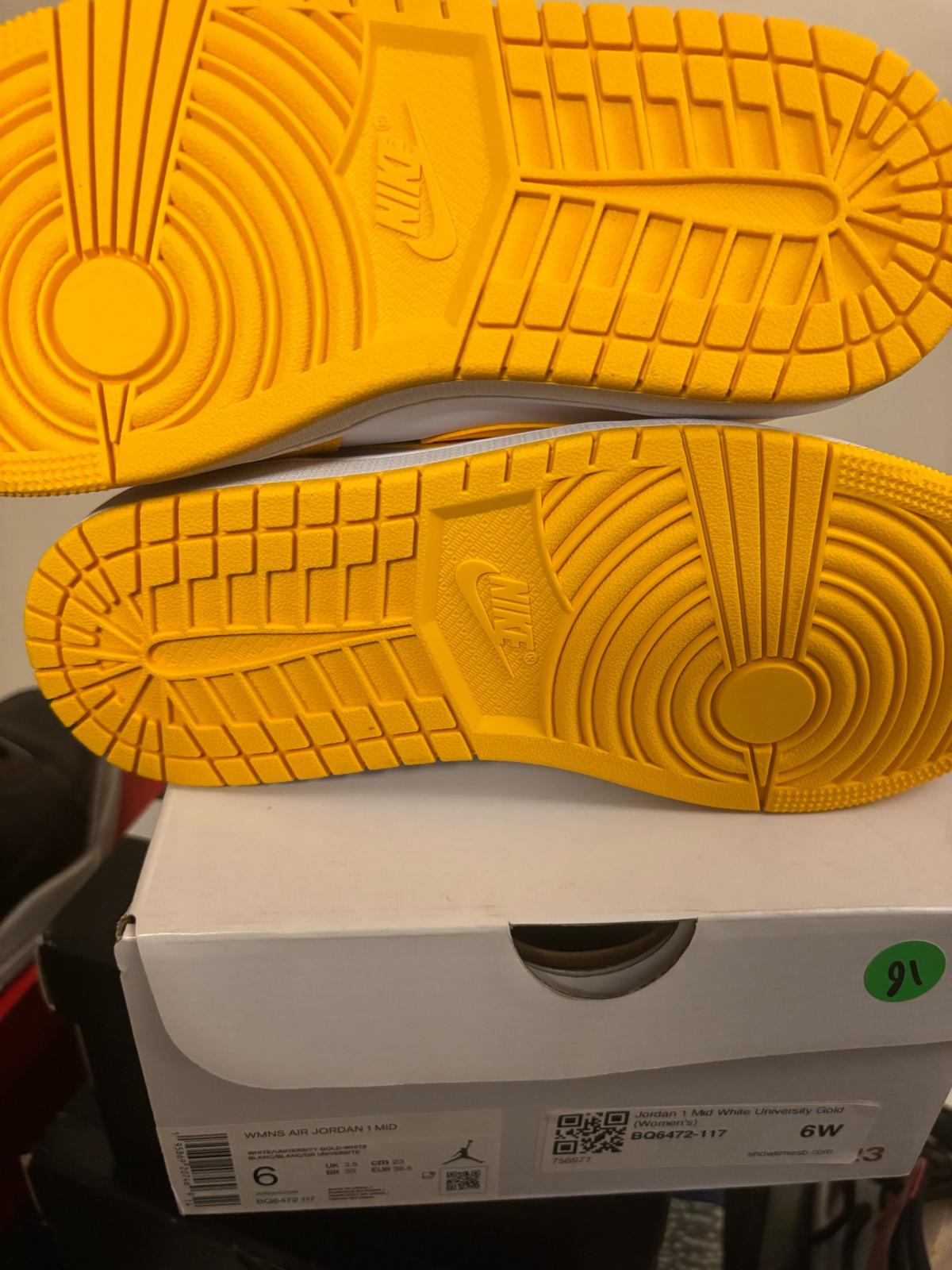 Jordan 1  womens size 6