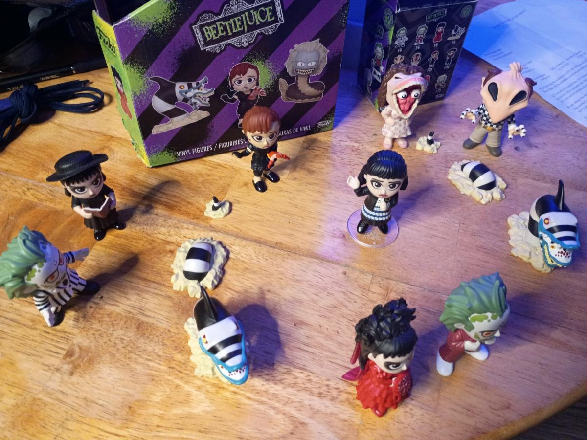 Beetlejuice mystery funko minis