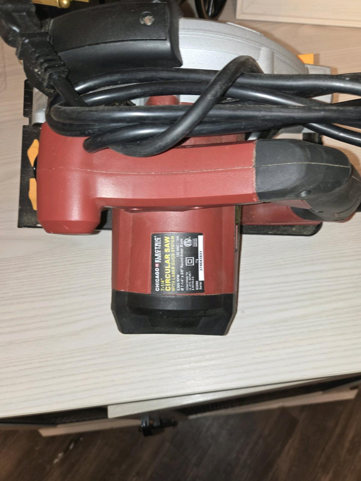 Chicago Electric Circular Saw w Blade  Like New