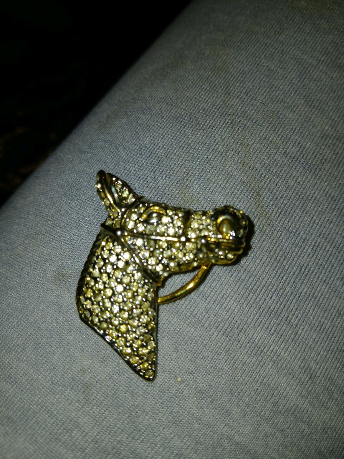 brooches