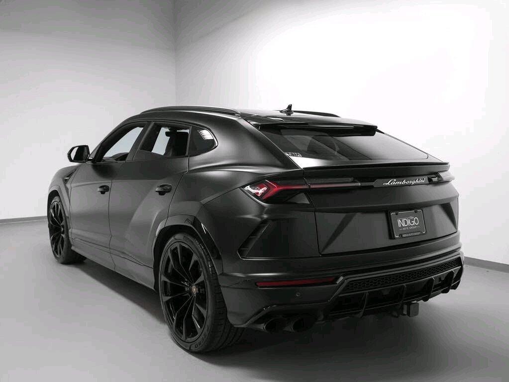 2022 Lamborghini Urus AWD v