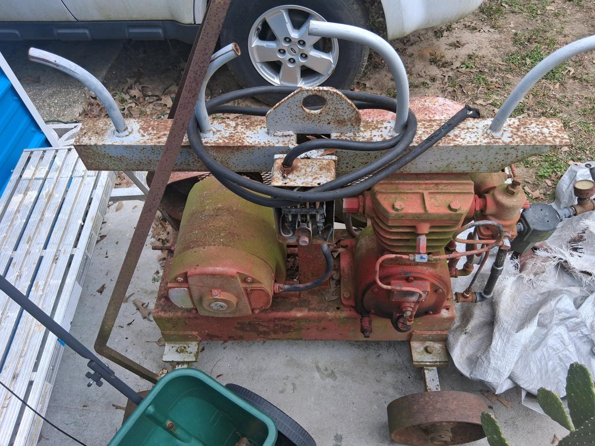 Antique farm air compressor it works