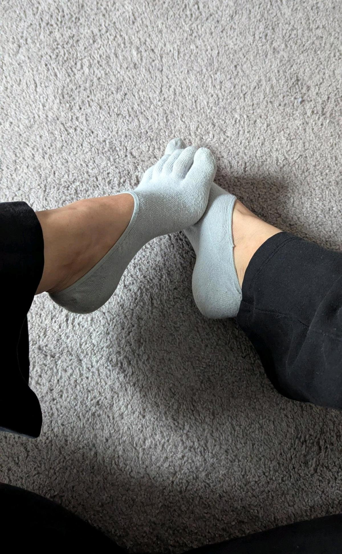 Gray toe socks