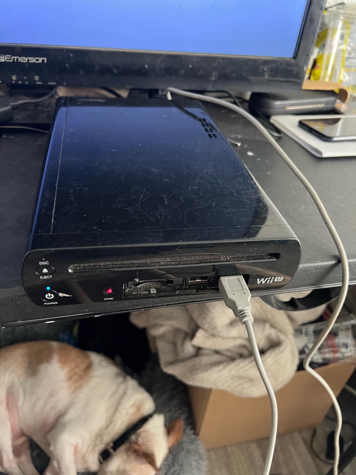 Nintendo Wii U Console wGamepad and 2 Games