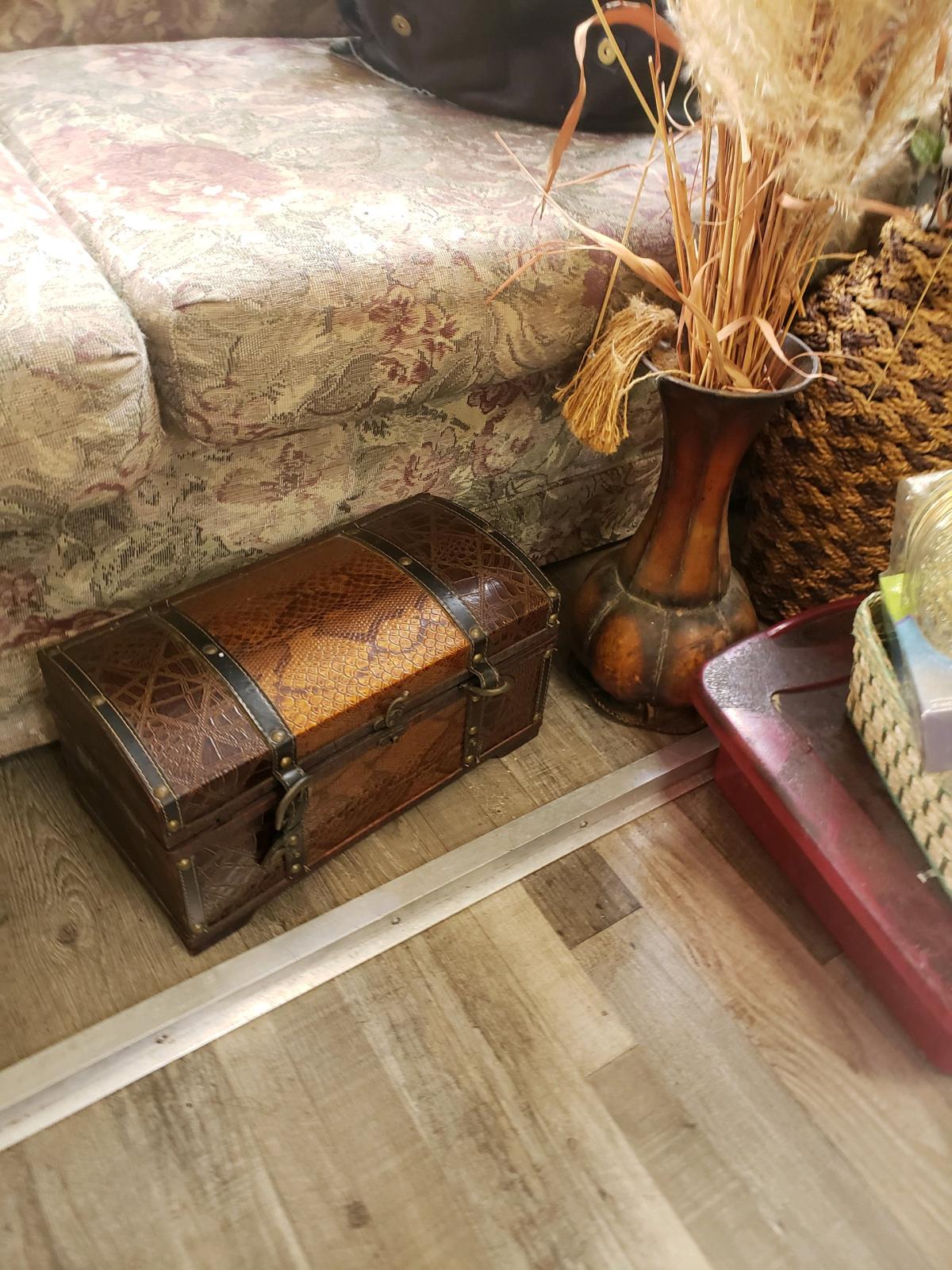 household item fake plants picture etc