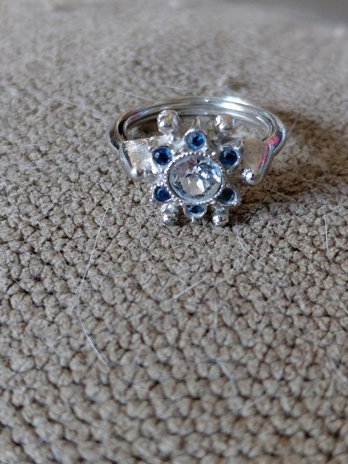 Vintage Avon Stars ongoing ring with Blue Sapphire stones