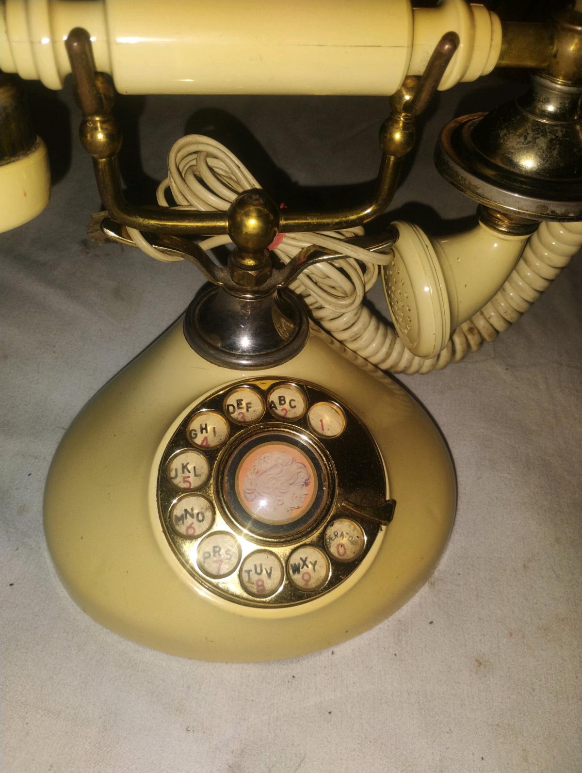 1800s Vintage Victorian style Retro rotary phone