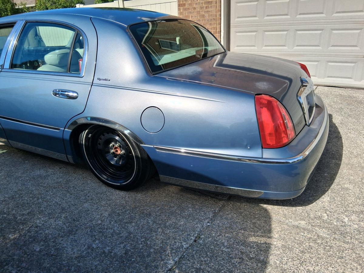 Lincoln town car