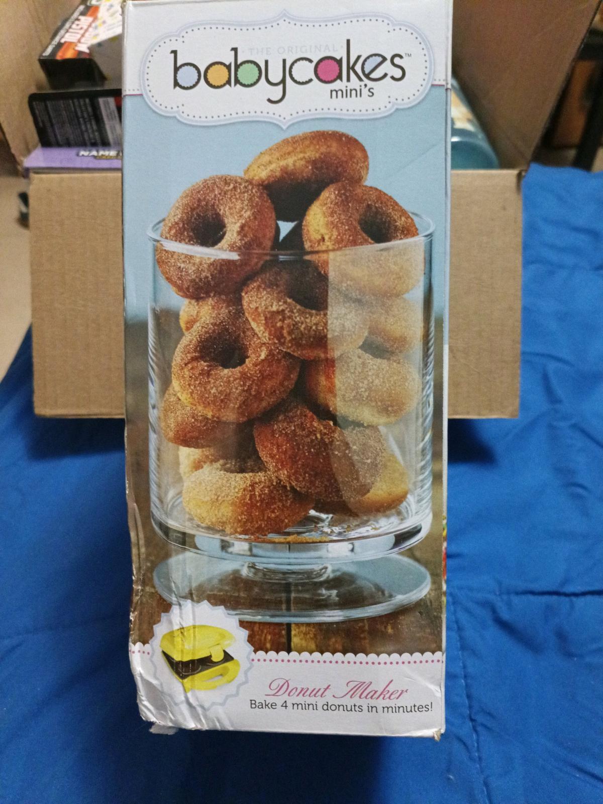 dounut maker new in box makes 4