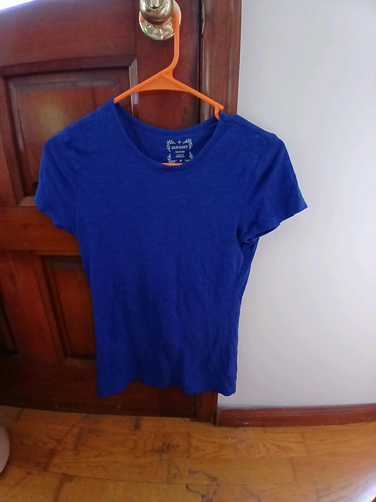 old navy brand tee shirt