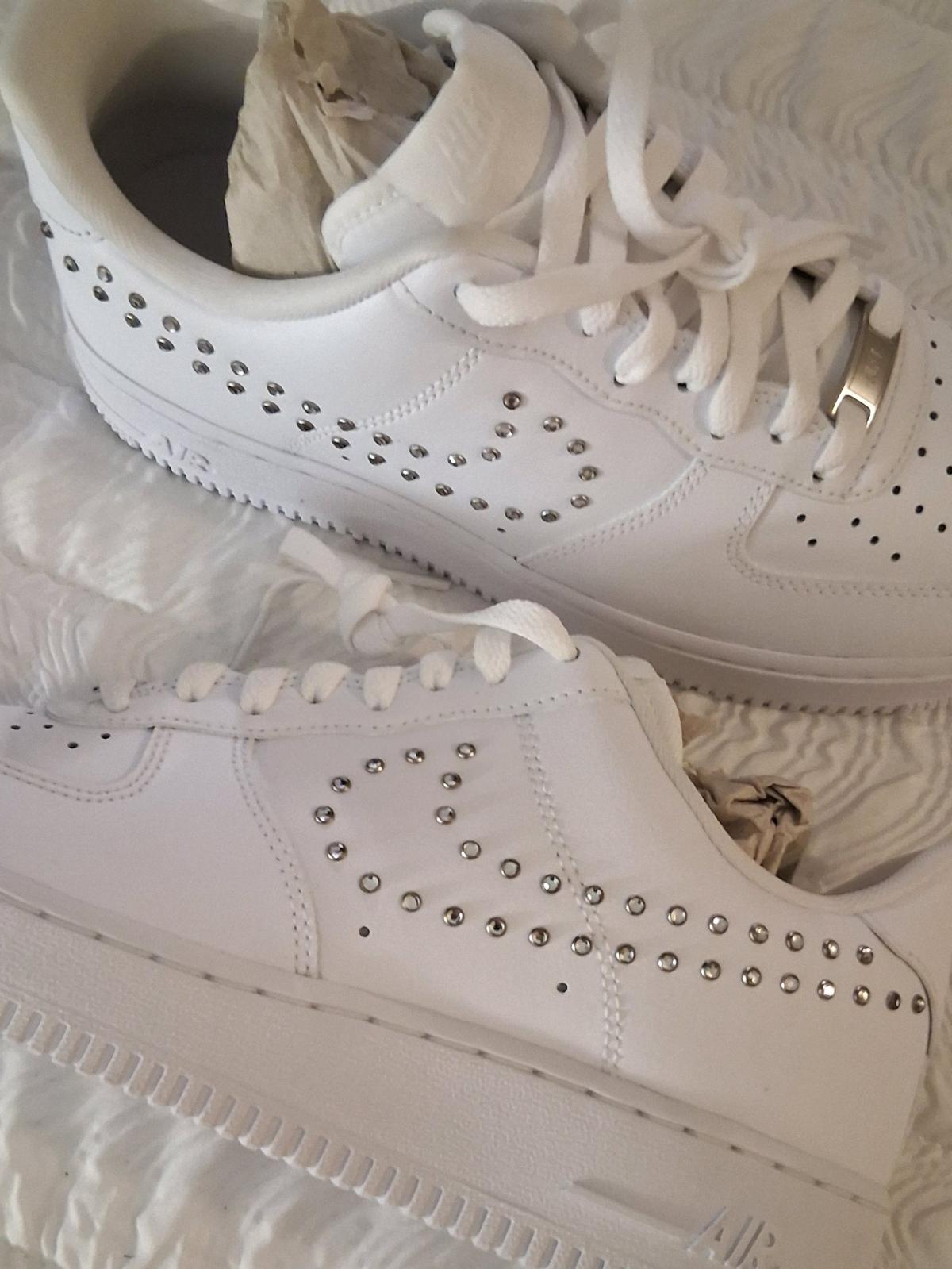 RARE Nike Air Force 1 Low 07  Size 9