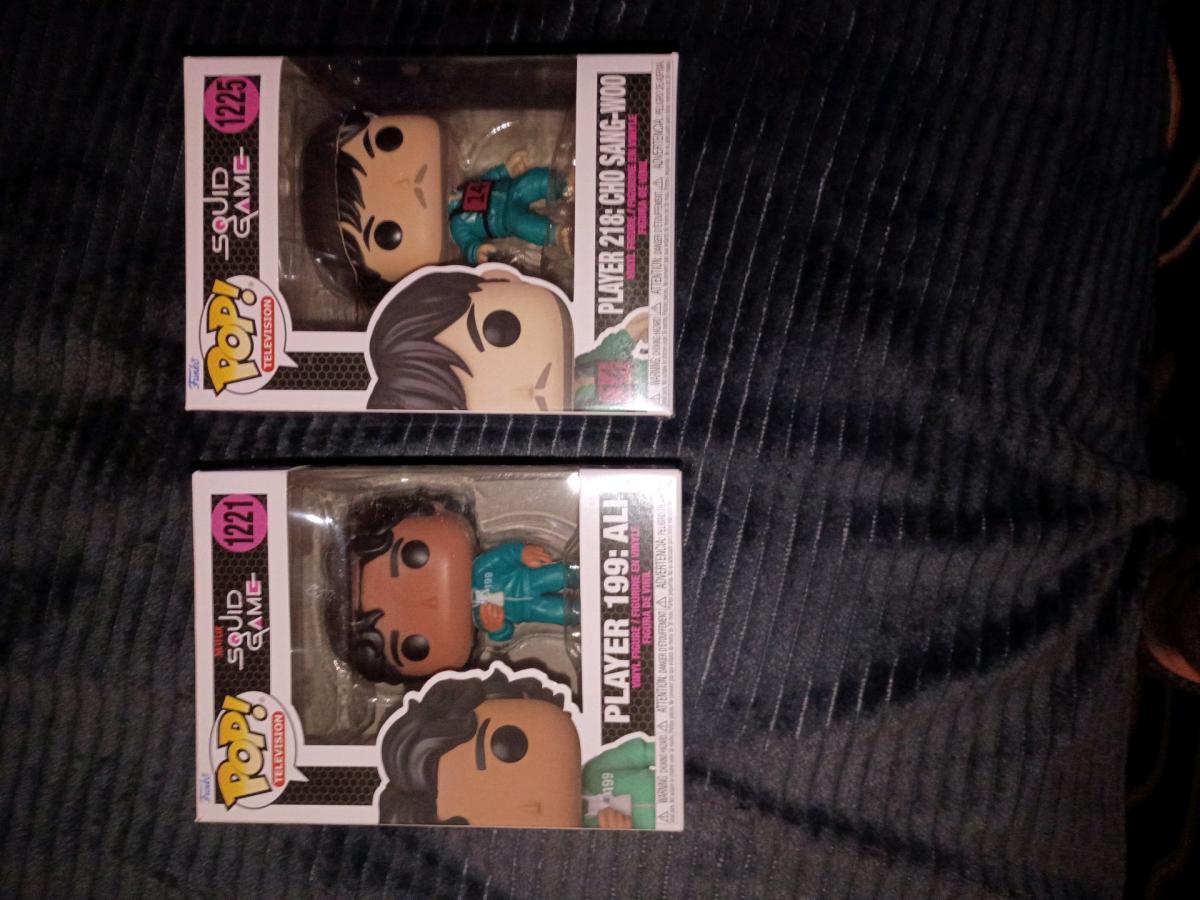 2 squid game Funko pops