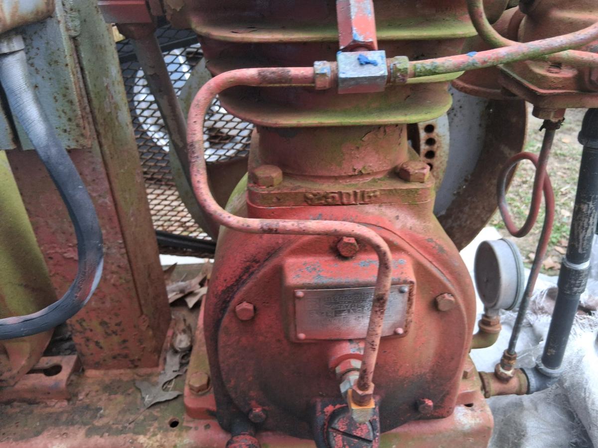 Antique farm air compressor it works