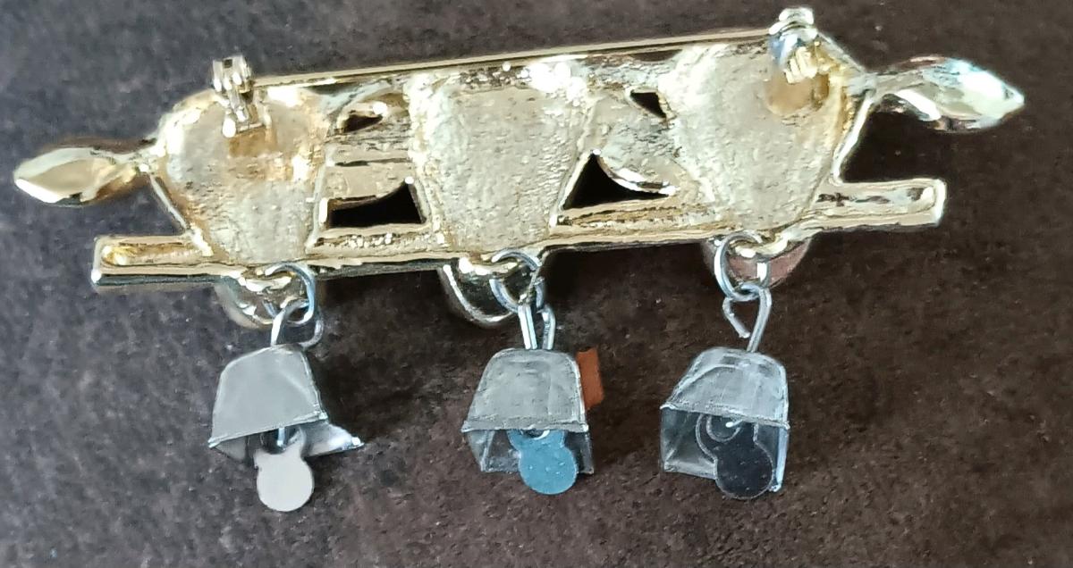 Cow Pin