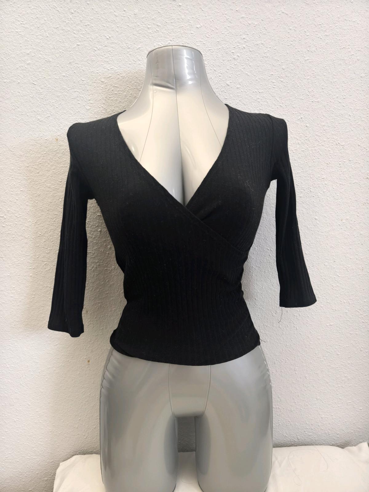Black V neck Pimkie top XS