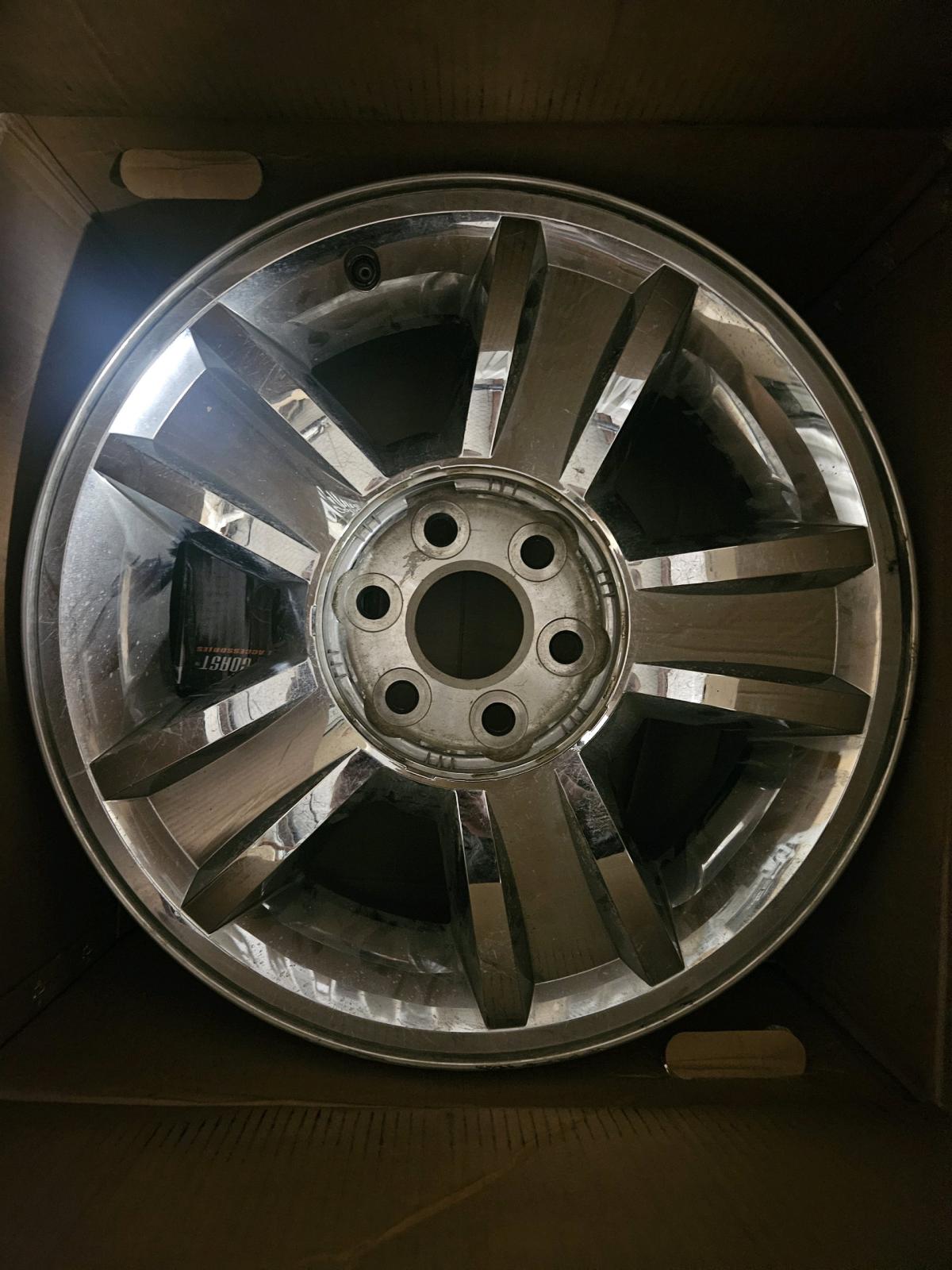 2013 Chevrolet Silverado 20in chrome rims