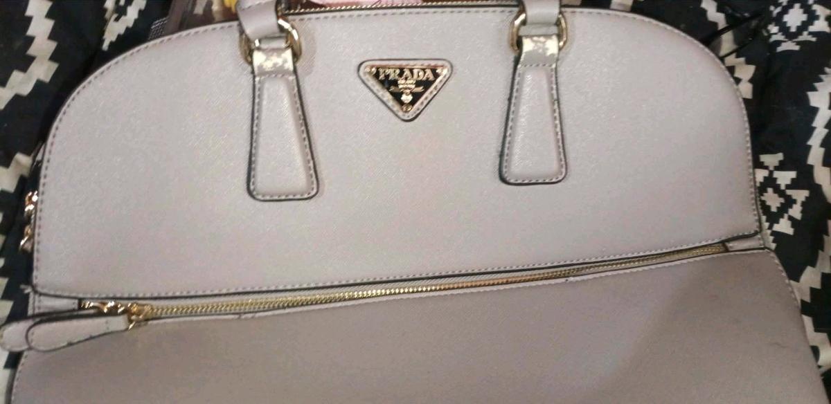 Prada Leather handbag Excellent condition