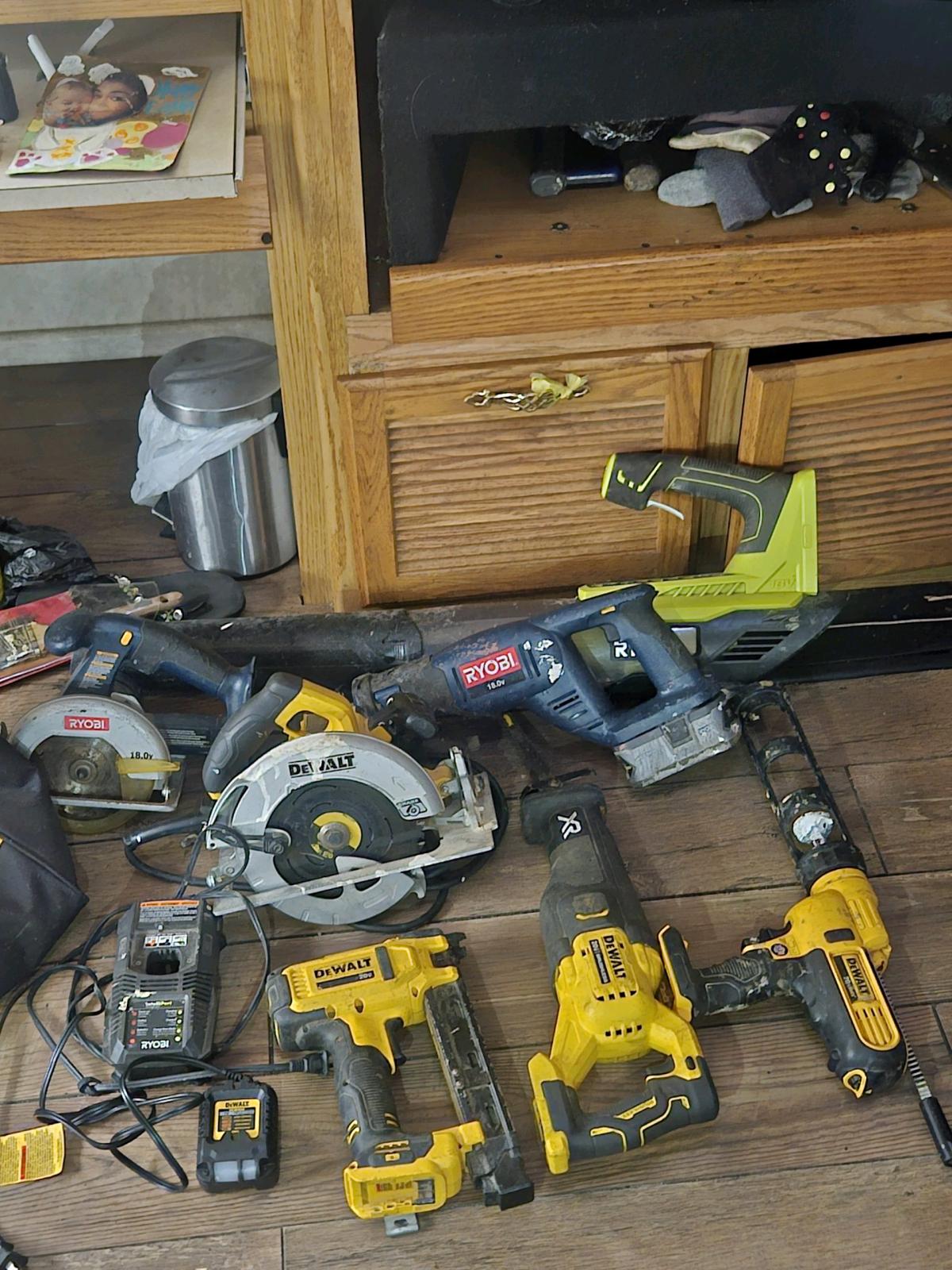 tools val packDeal Electric CalukGUN saw z
