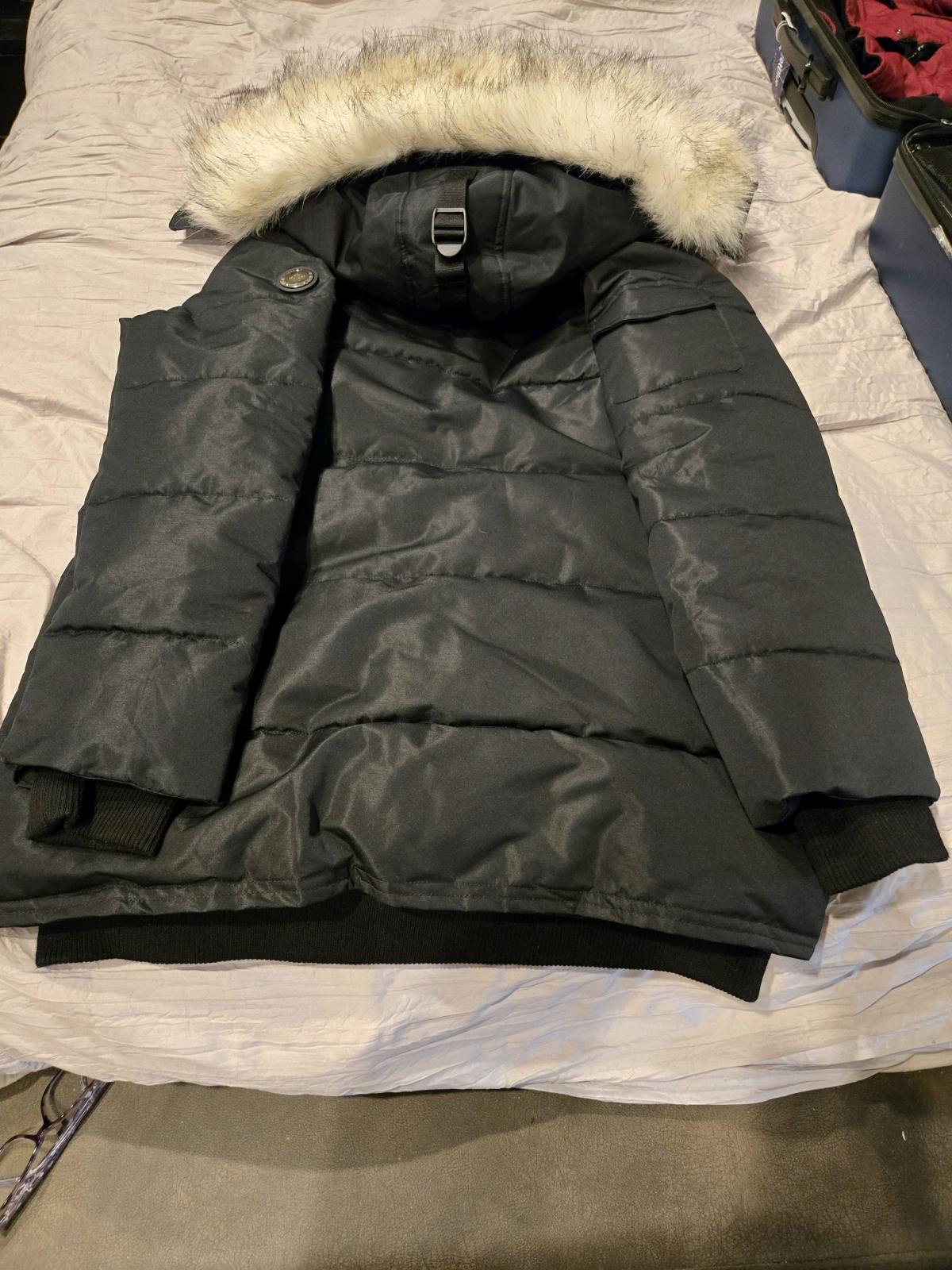 Noize Women long parka sz large Brand New Never worn