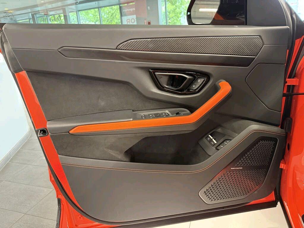 2025 Lamborghini Urus SE AWD