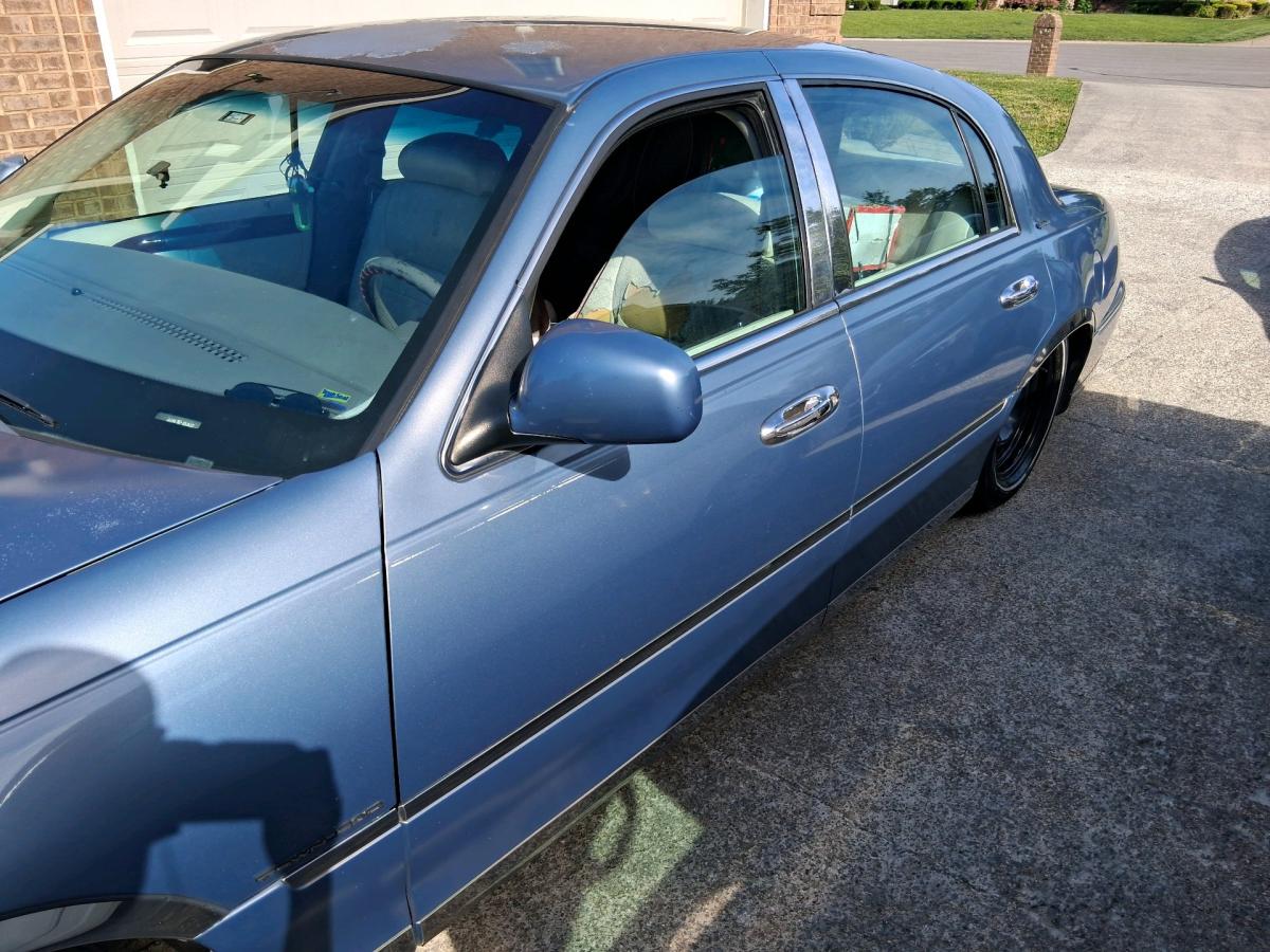 Lincoln town car