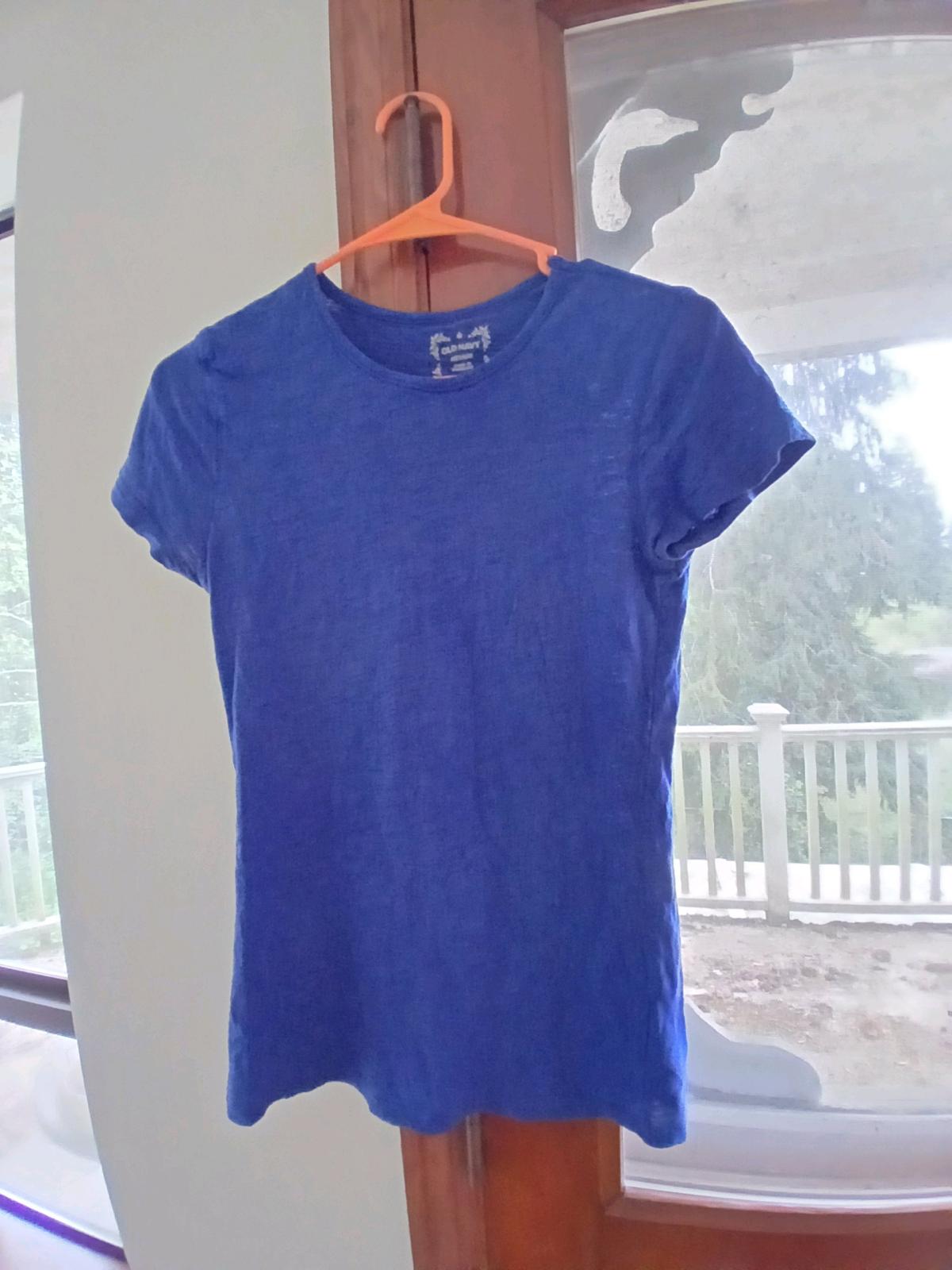 old navy brand tee shirt