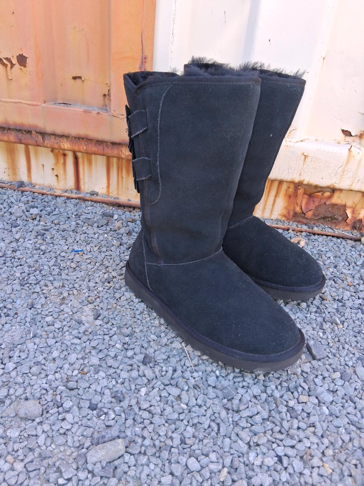 Barely Used Ugg boots the Bailey bow size 8