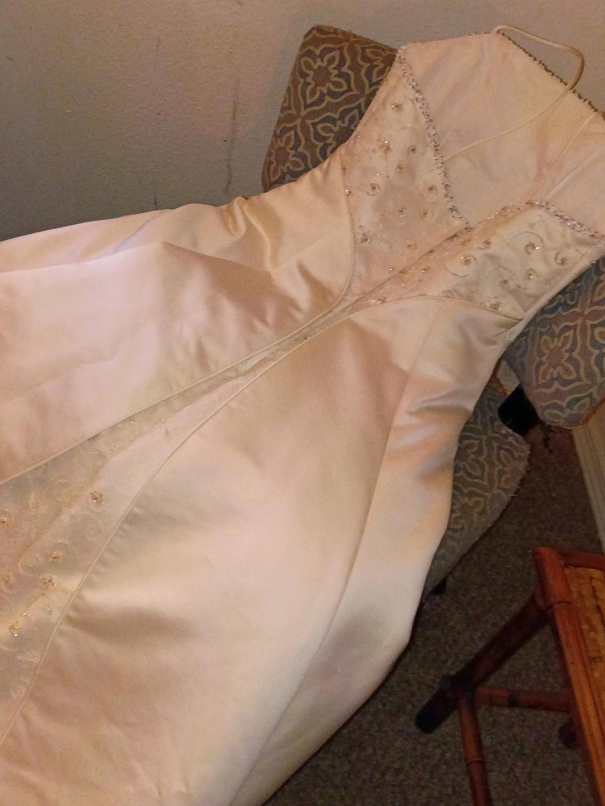 Elegant strapless sequined wedding dress with train size 16