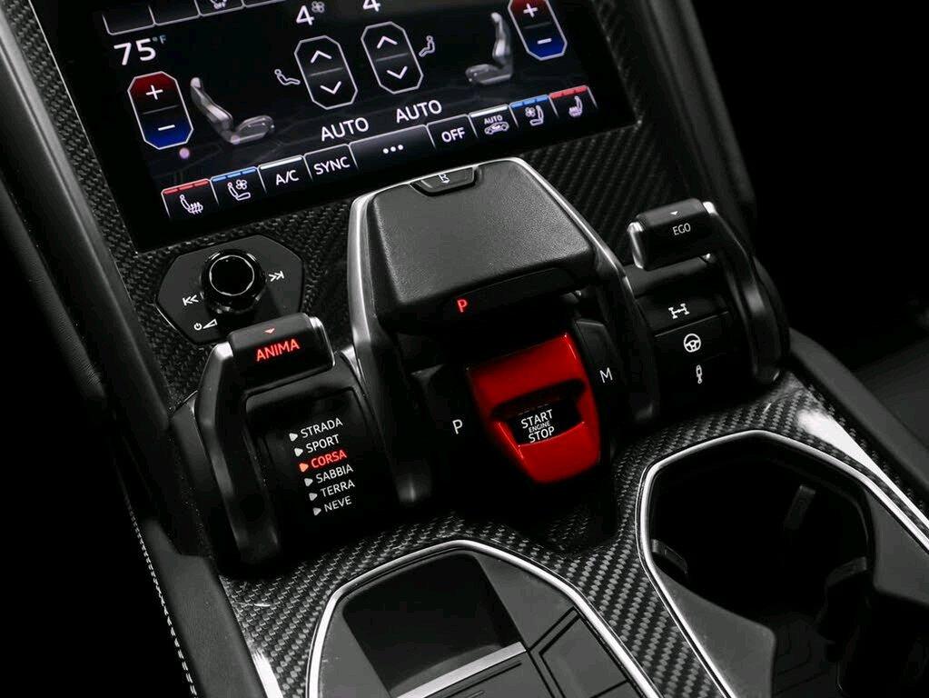 2022 Lamborghini Urus AWD v