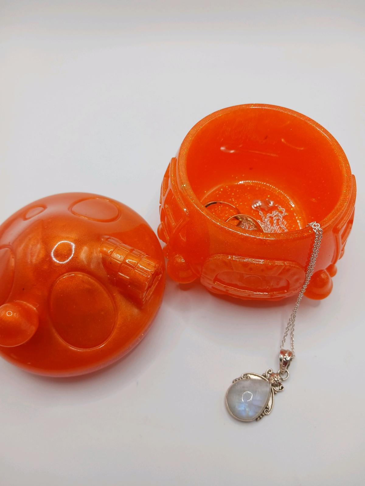 customizable resin pieces