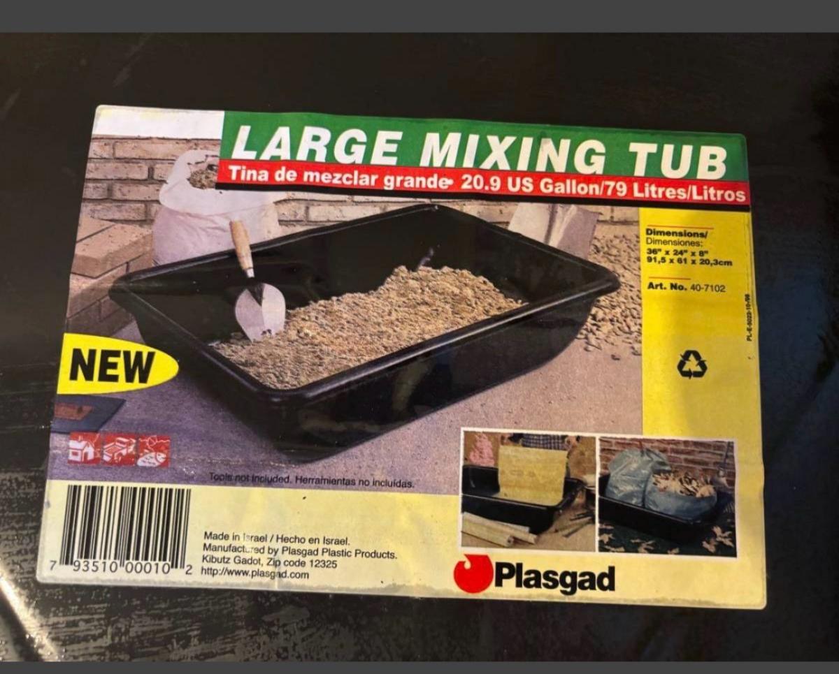 Plasgad large tub and True Temper garden hoe