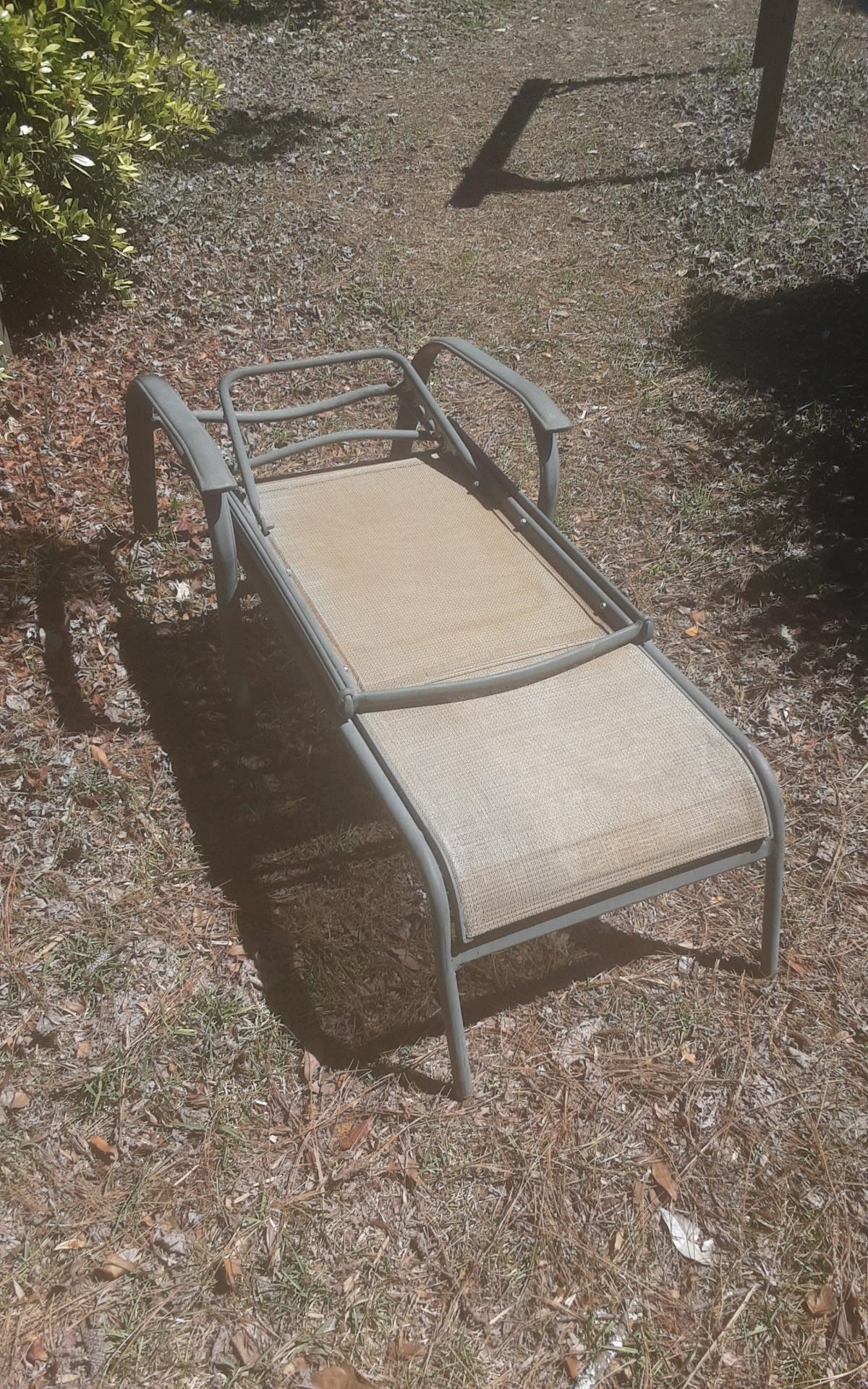 Outdoor lawn chair