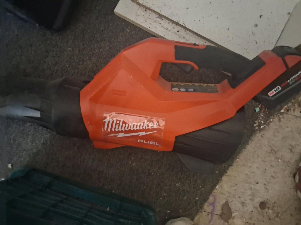 Milwaukee M18 Blower and M18 Battery