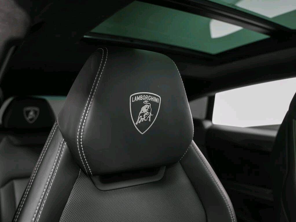 2022 Lamborghini Urus AWD v