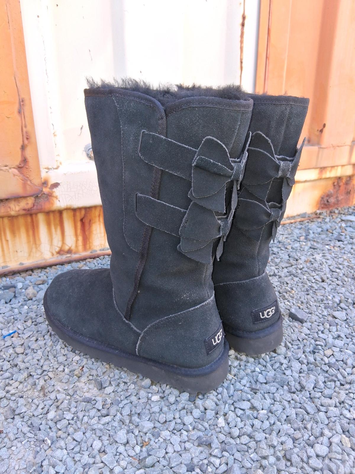 Barely Used Ugg boots the Bailey bow size 8