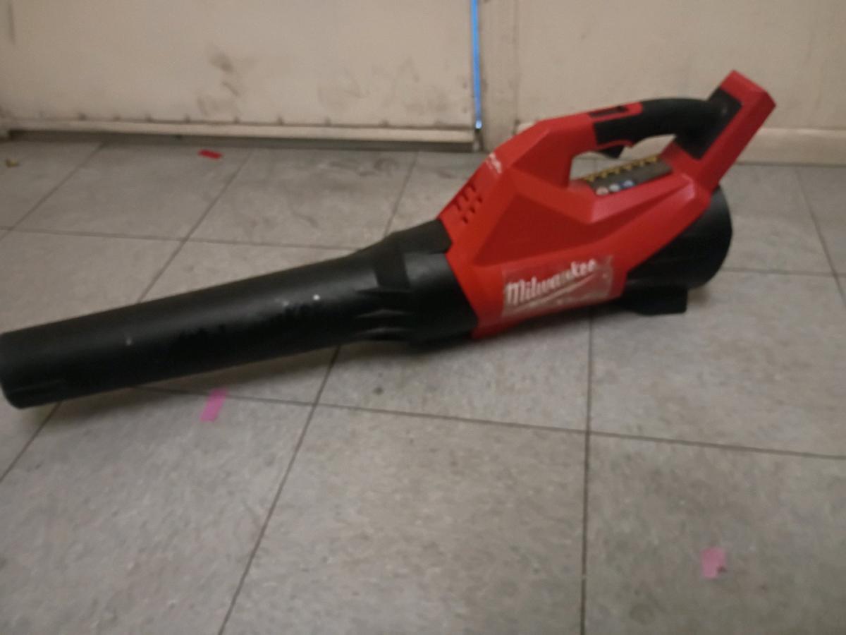 Milwaukee blower